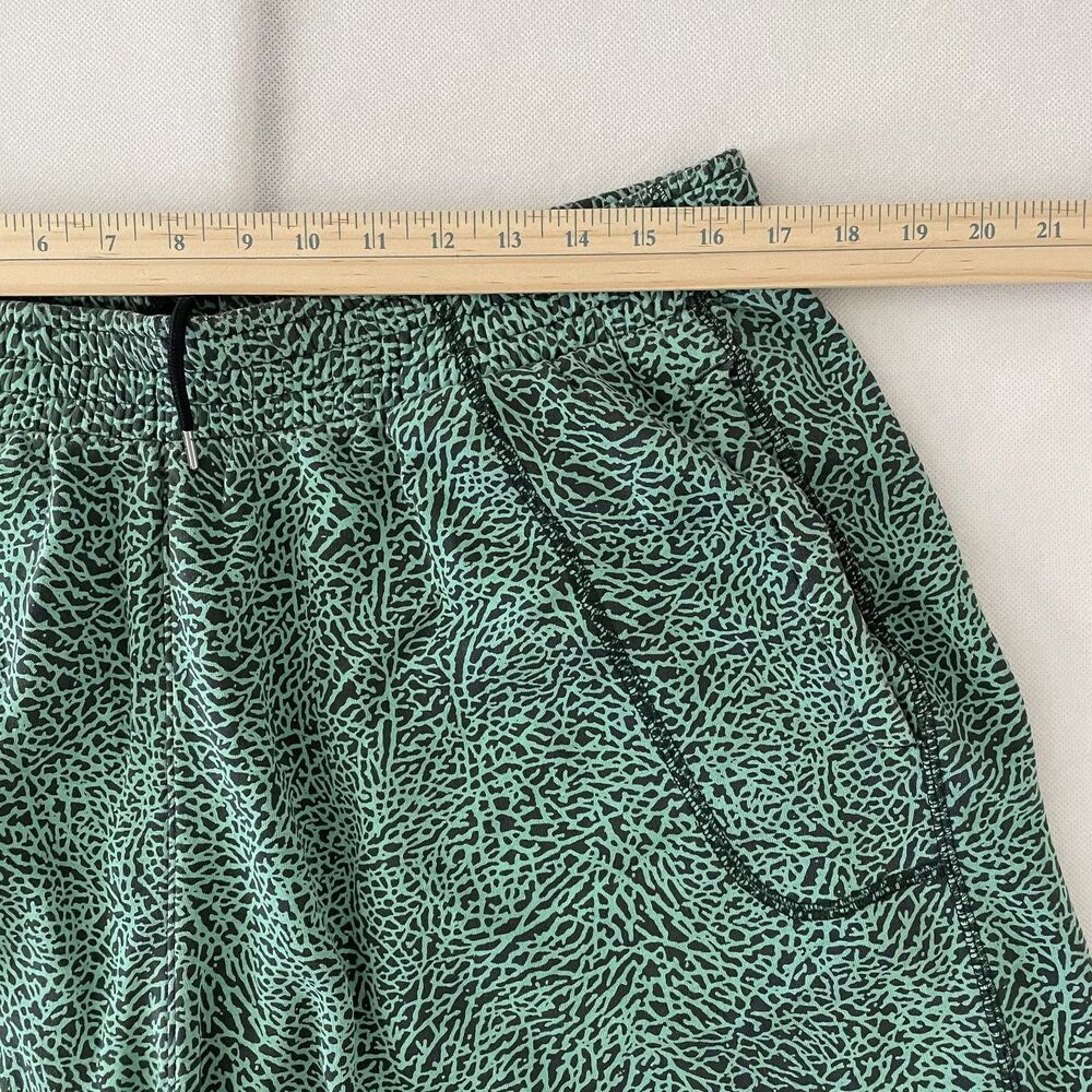 Jordan Fleece Shorts Green Abstract Print Drawstring Men Size 2XL - Picture 2 of 10